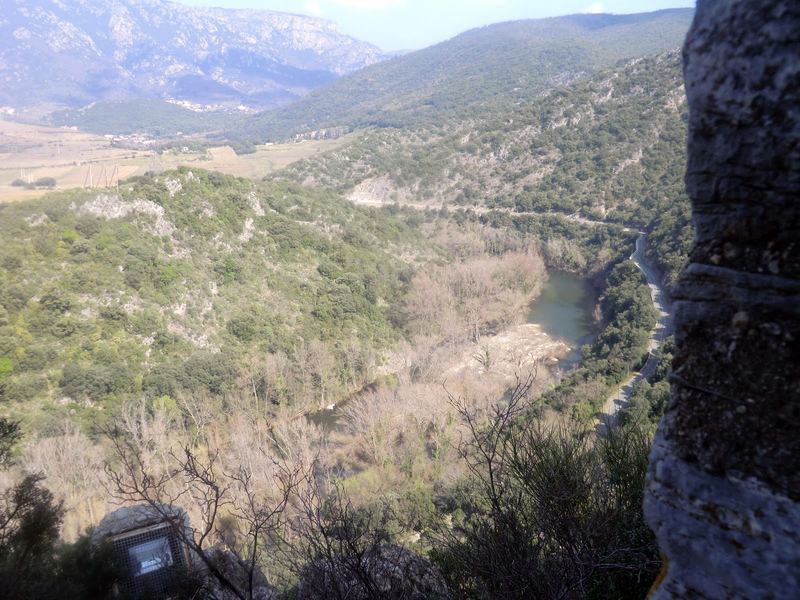 Chemin empierré - Randonnée des gorges de l'Orb à Roquebrun